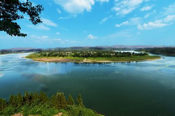 罗家坝遗址距达州宣汉县城约30公里，总保护面积103万平方米