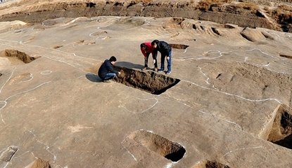 考古工作者抢救性发掘唐代煮盐遗址再现了千年前的手工制盐技艺