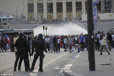 Violence under the Eiffel Tower Rioting breaks Violence under the Eiffel Tower Rioting breaks