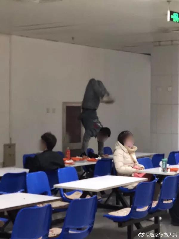 【搞笑GIF】男友说他的纹身是纪念去世的狗,我该信吗?的图片 第27张 搞笑GIF搞笑gif的图片 第27张