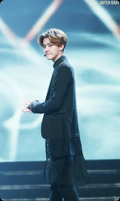 2015吴世勋SEHUN… 2015吴世勋SEHUN…