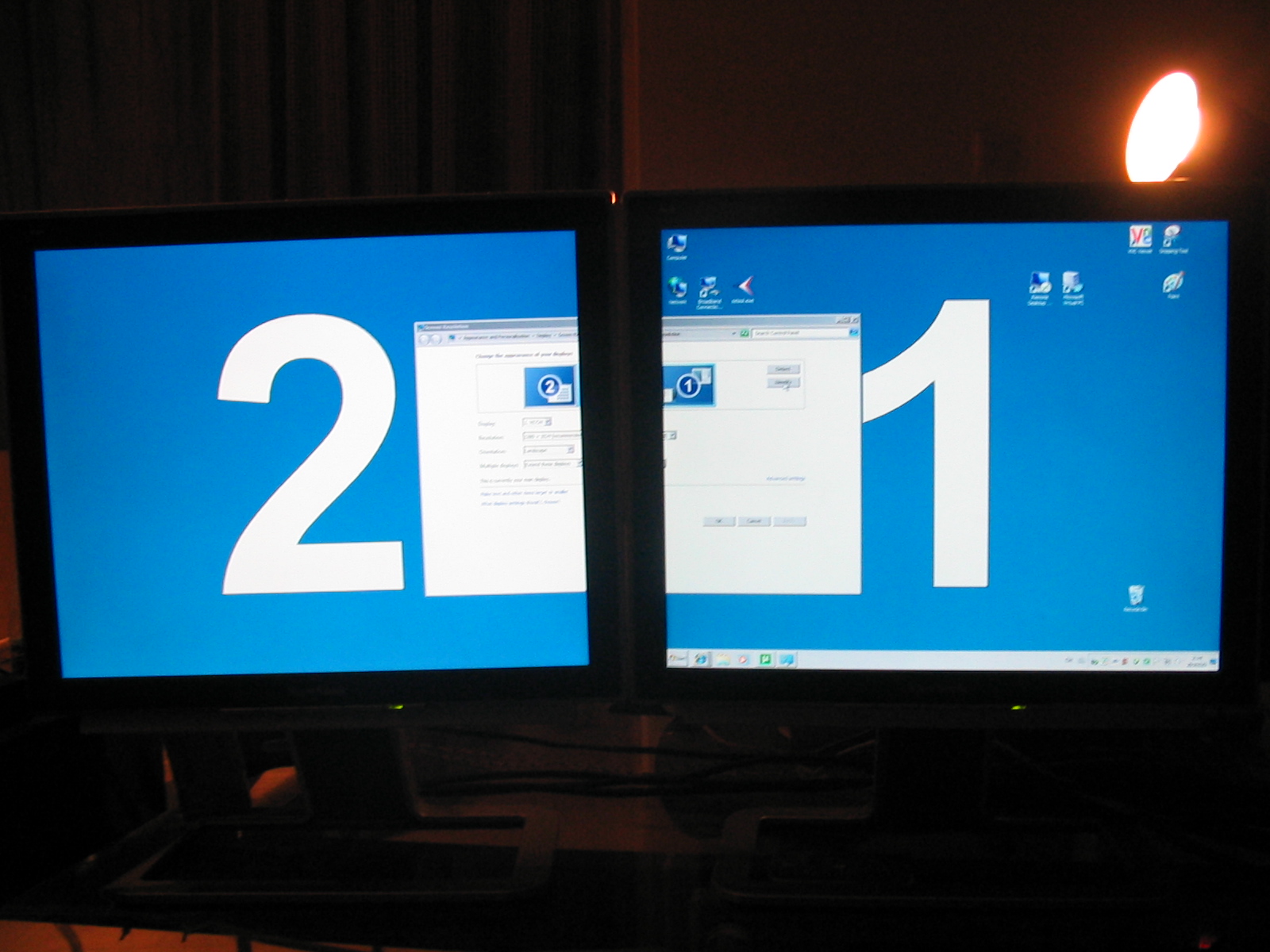 win7怎么设置双屏显示_双屏设置默认显示器_win7双屏显示无法设置