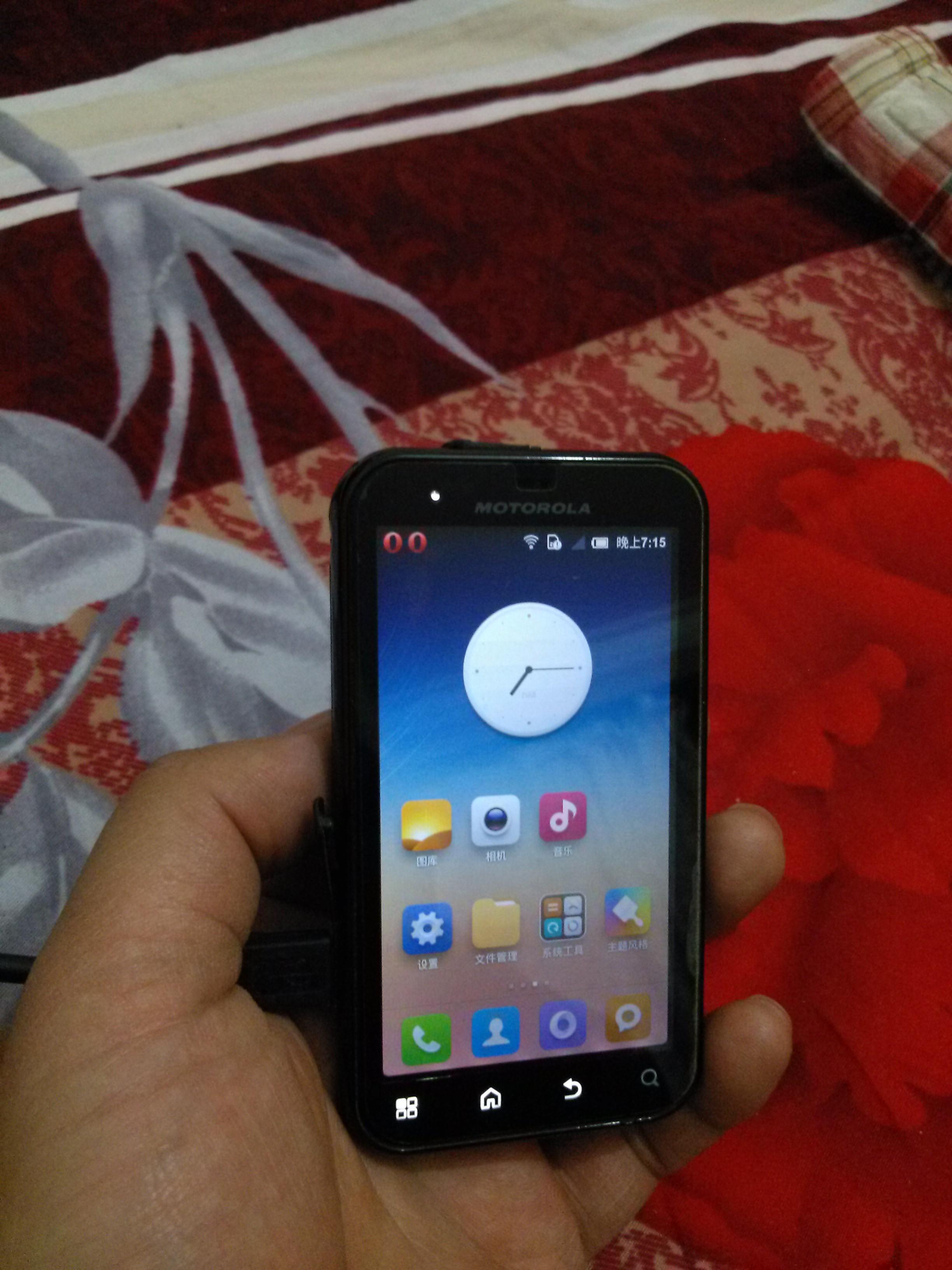 iphone6屏幕黑色漏白光_手机屏幕漏黑色液体_手机屏幕漏液危险吗