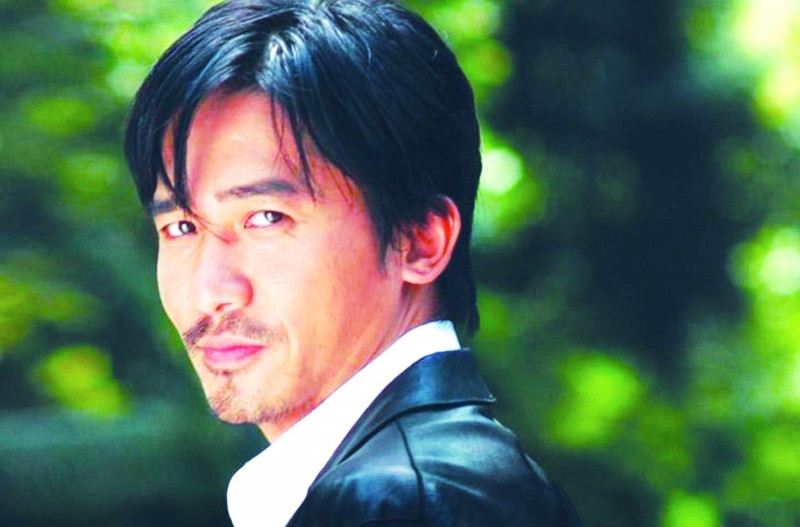 电影版里小和尚是不是梁朝伟演的啊?