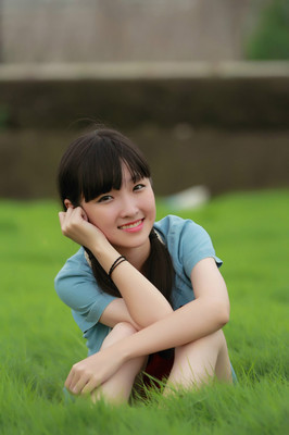 有酒窝的13岁女生