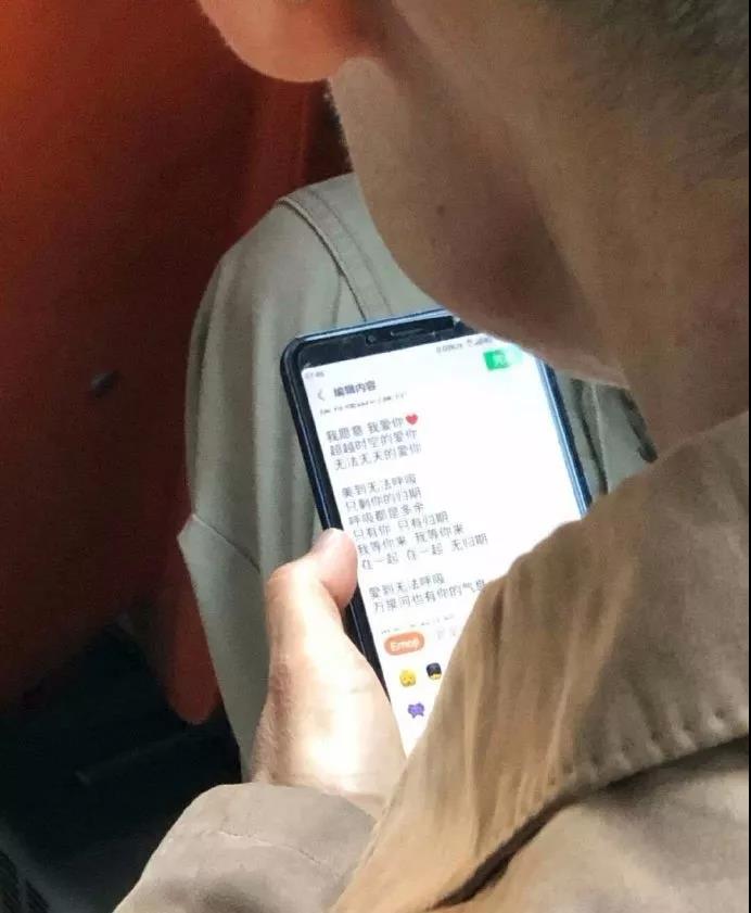 【搞笑GIF】男友说他的纹身是纪念去世的狗,我该信吗?的图片 第39张 搞笑GIF搞笑gif的图片 第39张