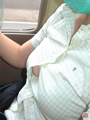 (原)女生,请警惕公交车上的黑镜头!(组图)[中文-154kb