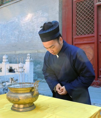 [转载]道家礼仪 道观禁忌 佛不问姓 道不言寿 戊不朝真 早不言梦寐 午