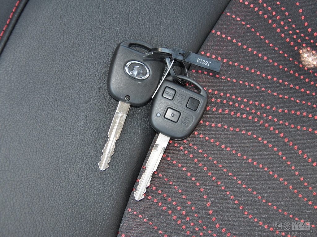 长城炫丽钥匙被锁在车内,没有备用钥匙,怎么开?