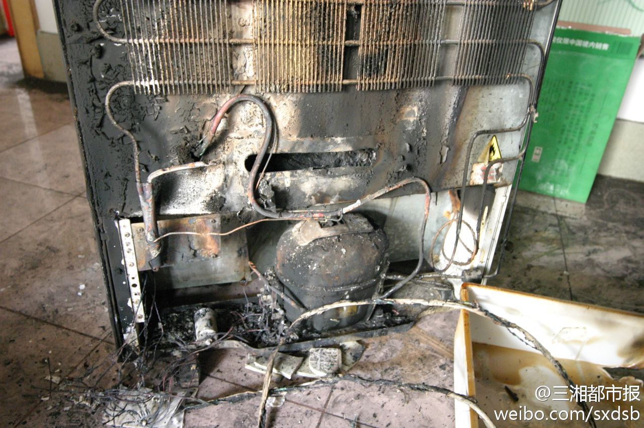 问什麽我家的冰箱昨天加完氟利昂以后不好用了?